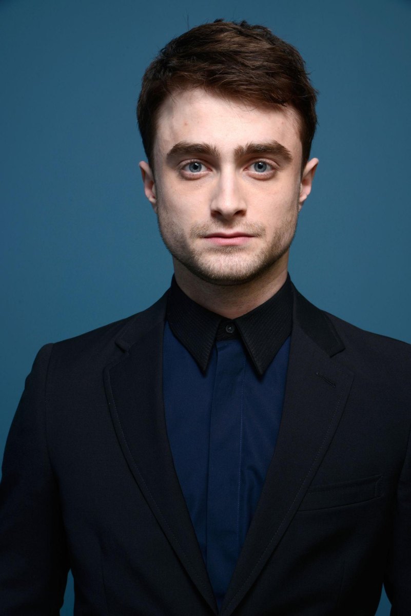 Schauspieler unter 170 cm im eleganten Anzugstil