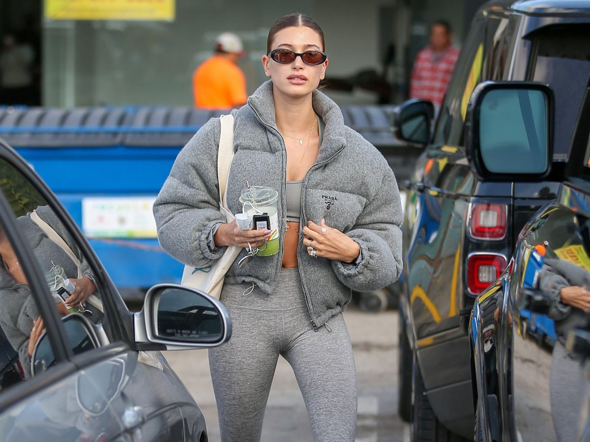 Celebrity athleisure workout outfit