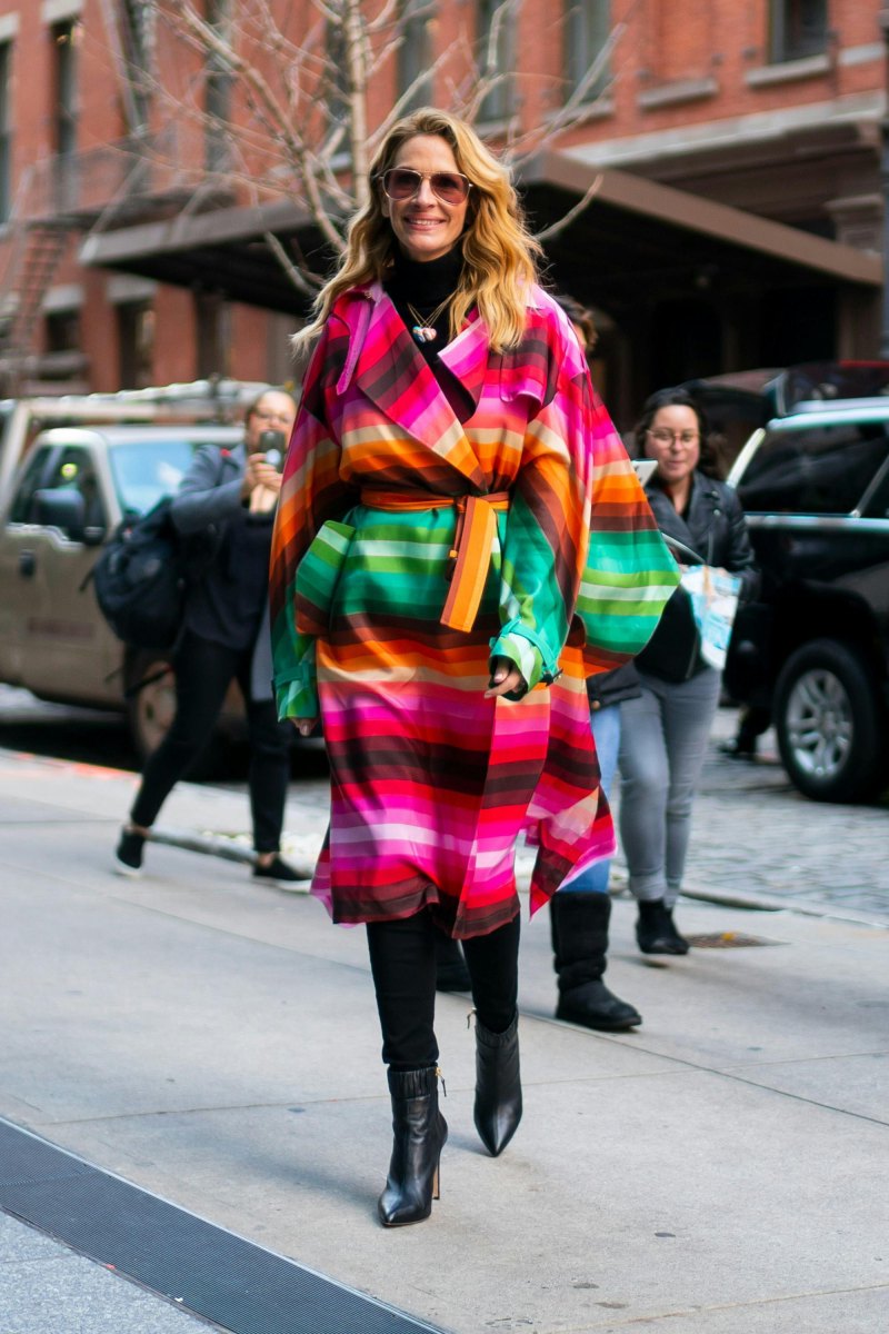 Celebrity wearing bold color street fashion