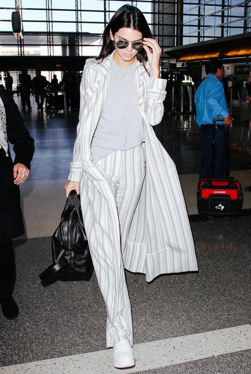 Celebrity airport street style outfit