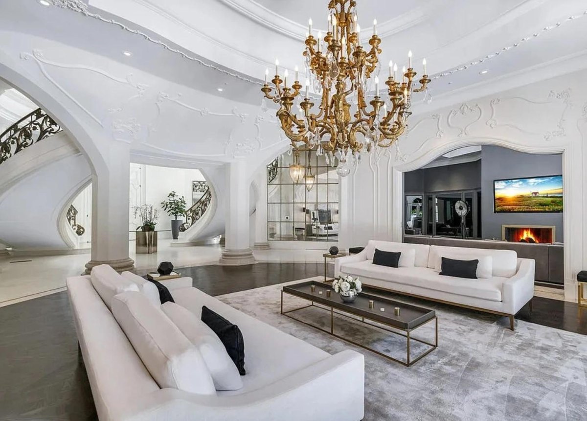 Celebrity chandelier interior lighting
