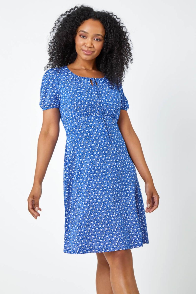 Petite woman wearing patterned outfit