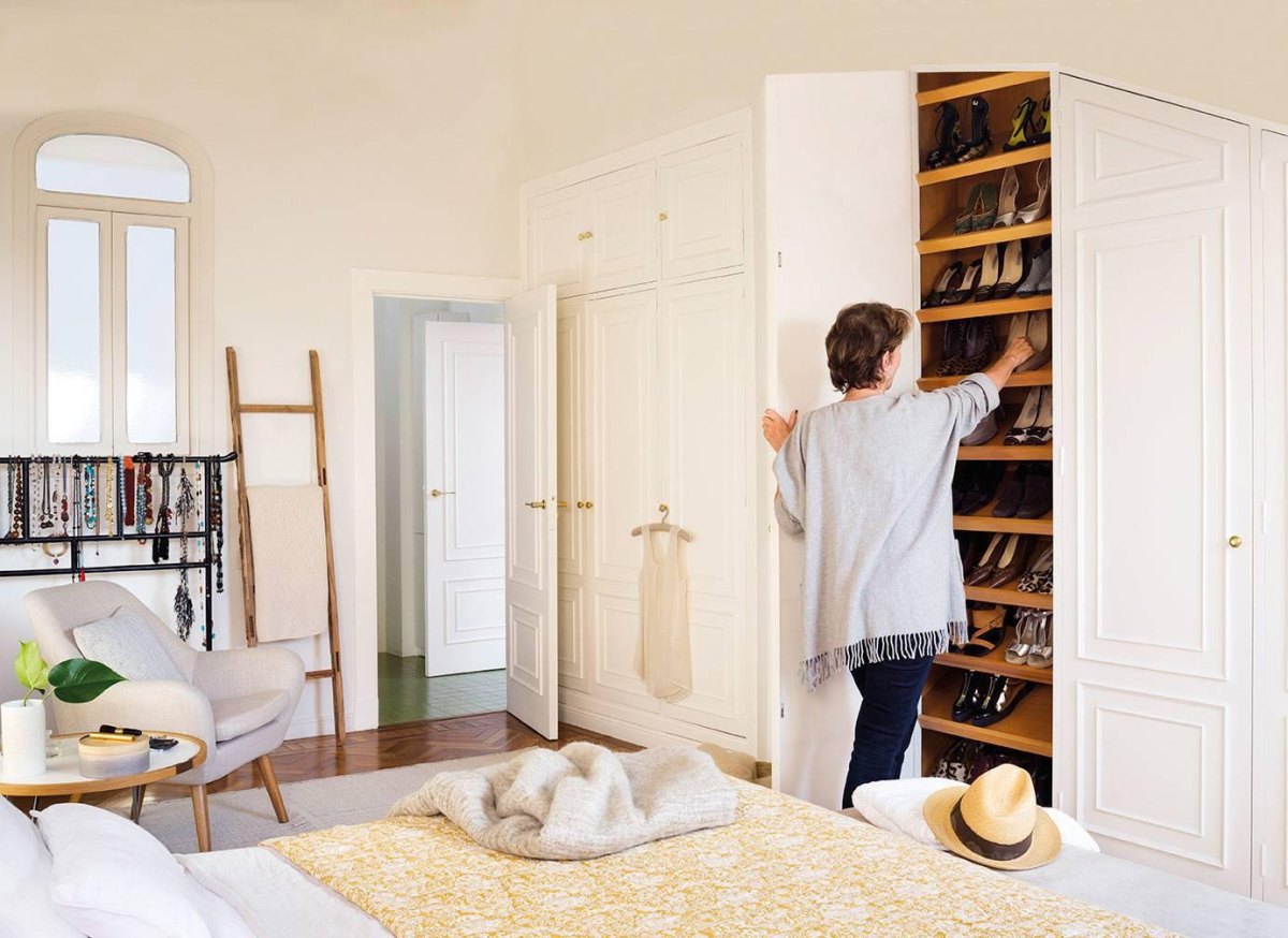 Bedroom shoe storage cabinet
