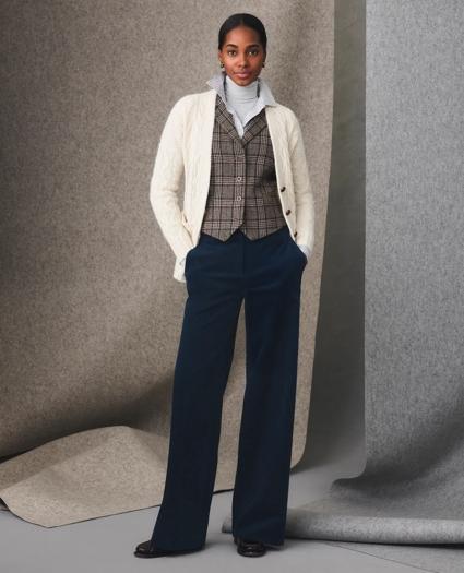 Tall woman layered autumn outfit
