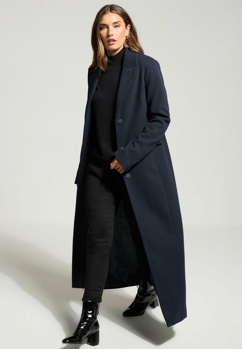 Long coat styling outfit