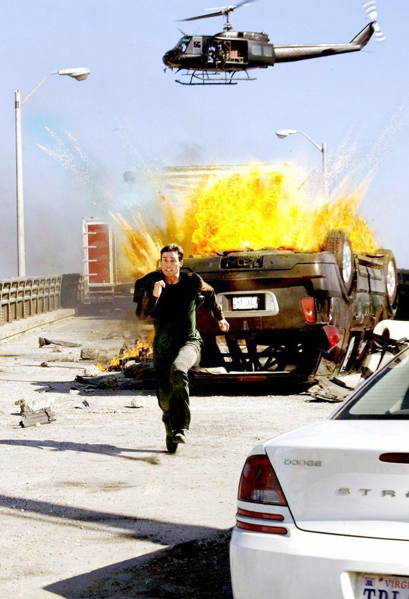 Tom Cruise action movie scene
