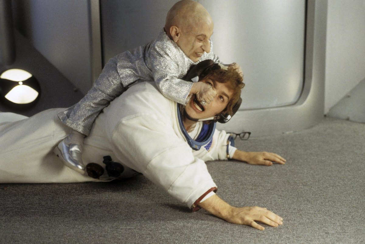 Verne Troyer Austin Powers scene
