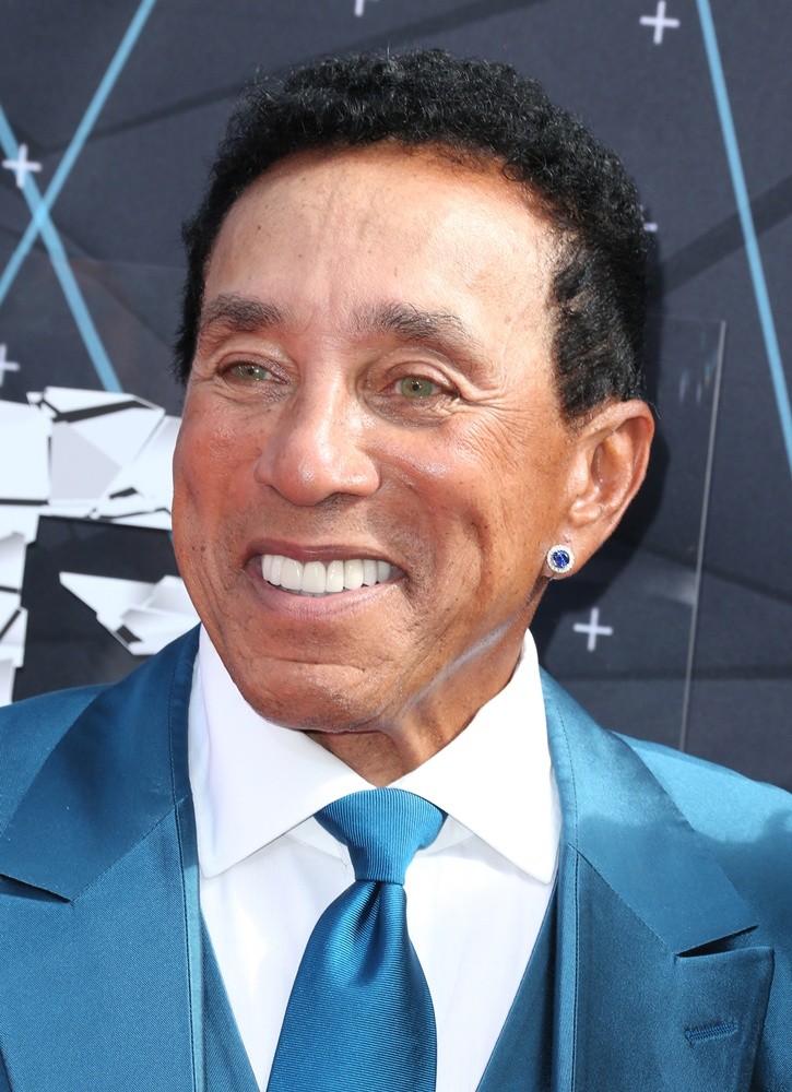 How Tall is Smokey Robinson?