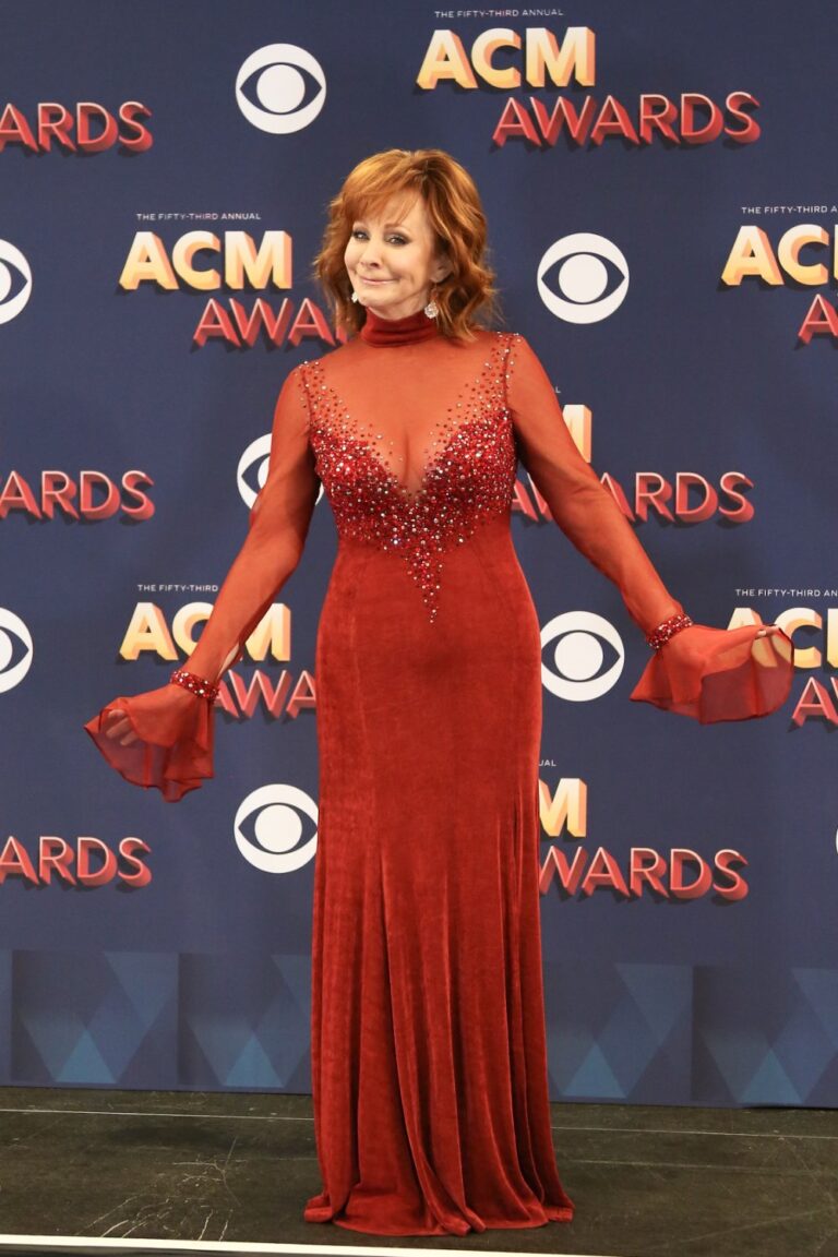 How Tall is Country Music Star Reba McEntire?