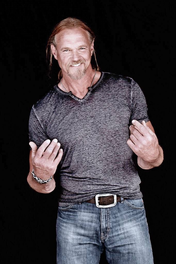 How tall is Trace Adkins?