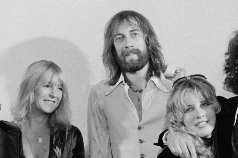 How Tall is Mick Fleetwood?