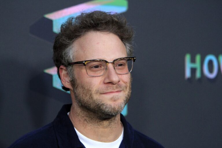 How tall is Seth Rogen?