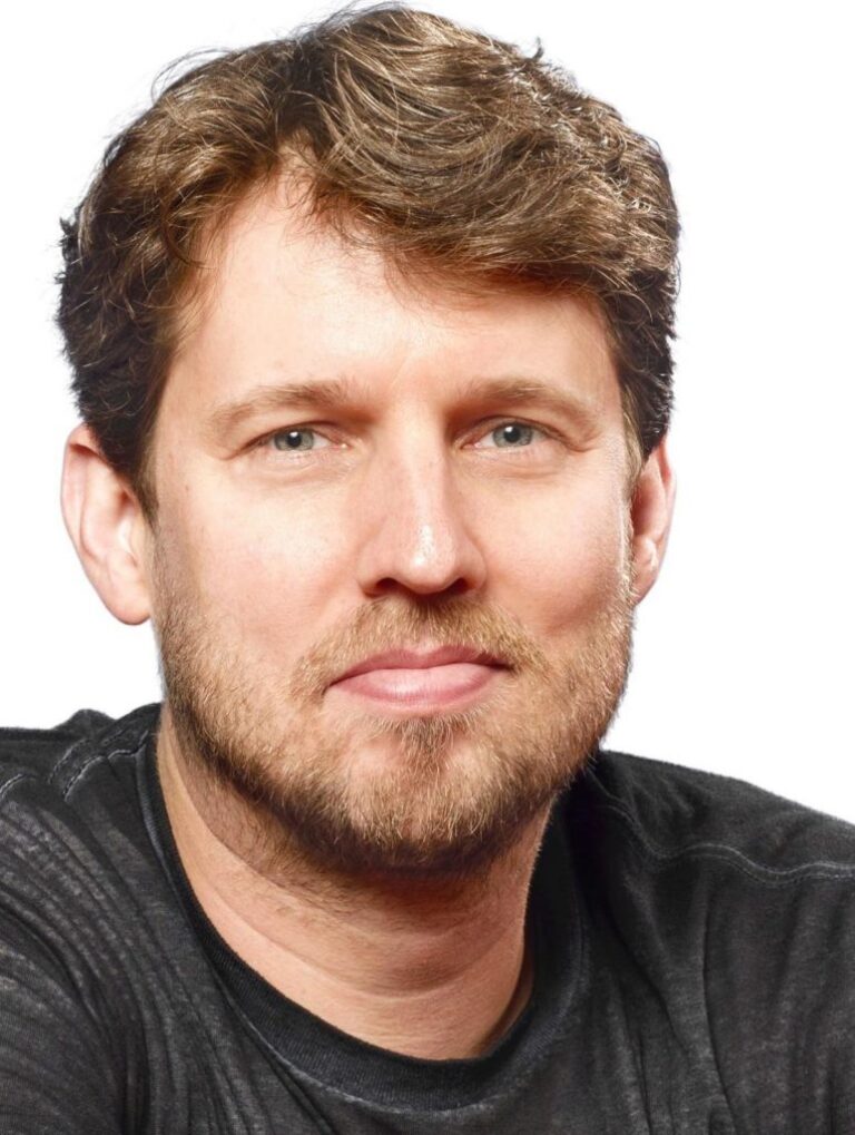 Discover Jon Heder’s Net Worth: From Napoleon Dynamite to Now